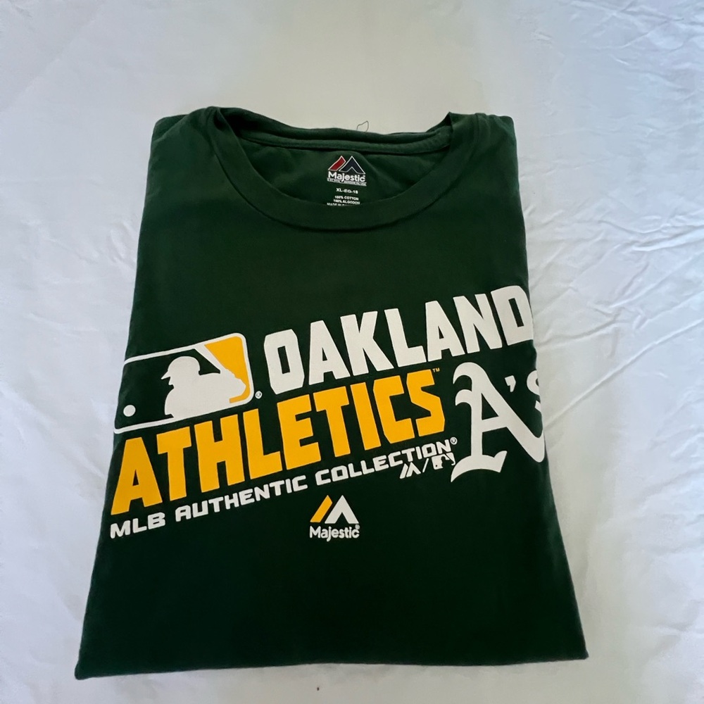 Youth’s Oakland A T-shirt Size 18 -with 15% off if you get a bundle!